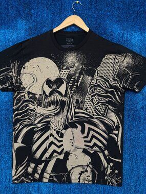 Venom The Symbiote Horror Cityscape Marvel Spiderverse Tee M